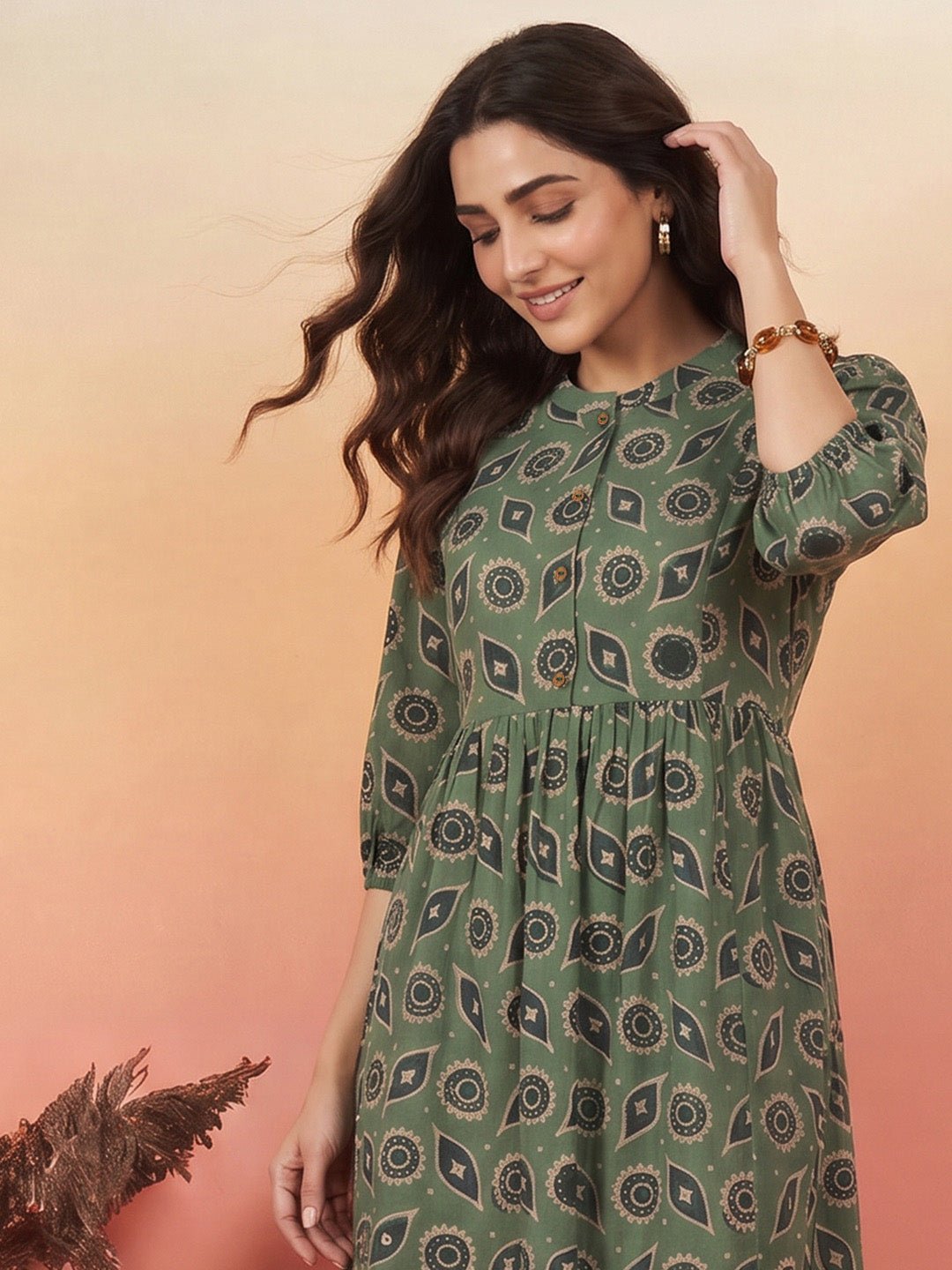 JAA26TU03803_1.jpg Green Pure Cotton Geometric Printed A-Line Short Kurti - Image 1